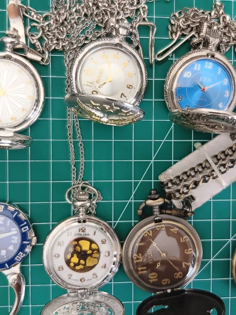 Bulk Lot of 20 Modern Quartz Pocket Watches - Folio & Unbranded (All Running)